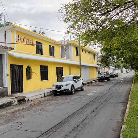 Oyo Hotel Marias,Aeropuerto Internacional De Четумал Екстериор снимка