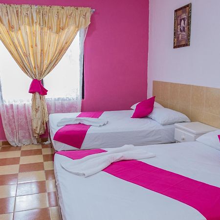 Oyo Hotel Marias,Aeropuerto Internacional De Четумал Екстериор снимка