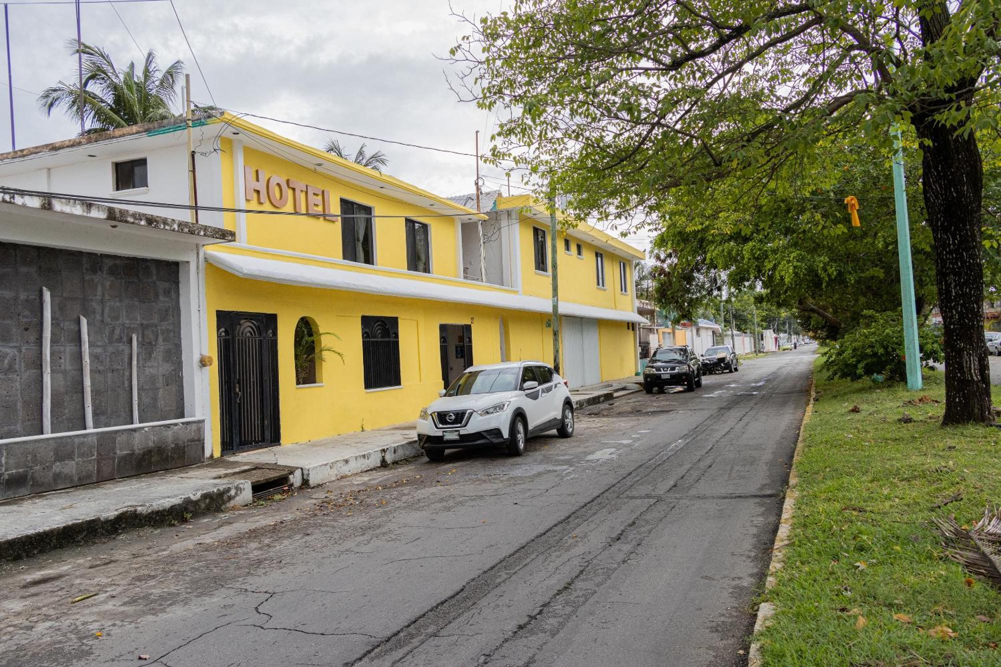 Oyo Hotel Marias,Aeropuerto Internacional De Четумал Екстериор снимка