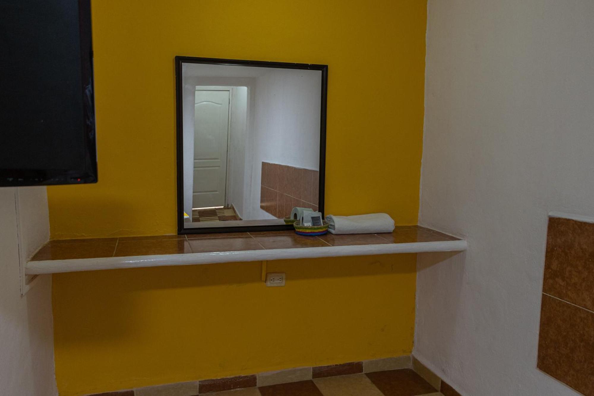 Oyo Hotel Marias,Aeropuerto Internacional De Четумал Екстериор снимка