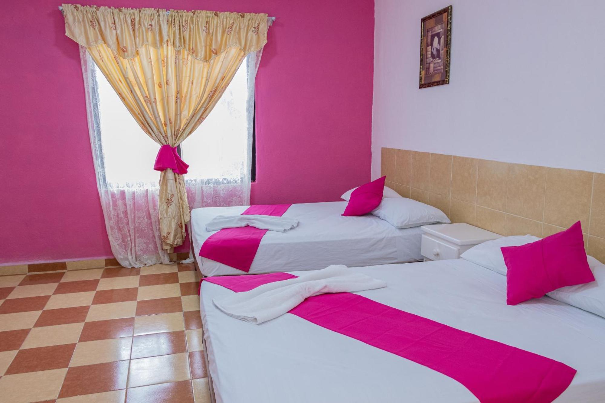 Oyo Hotel Marias,Aeropuerto Internacional De Четумал Екстериор снимка