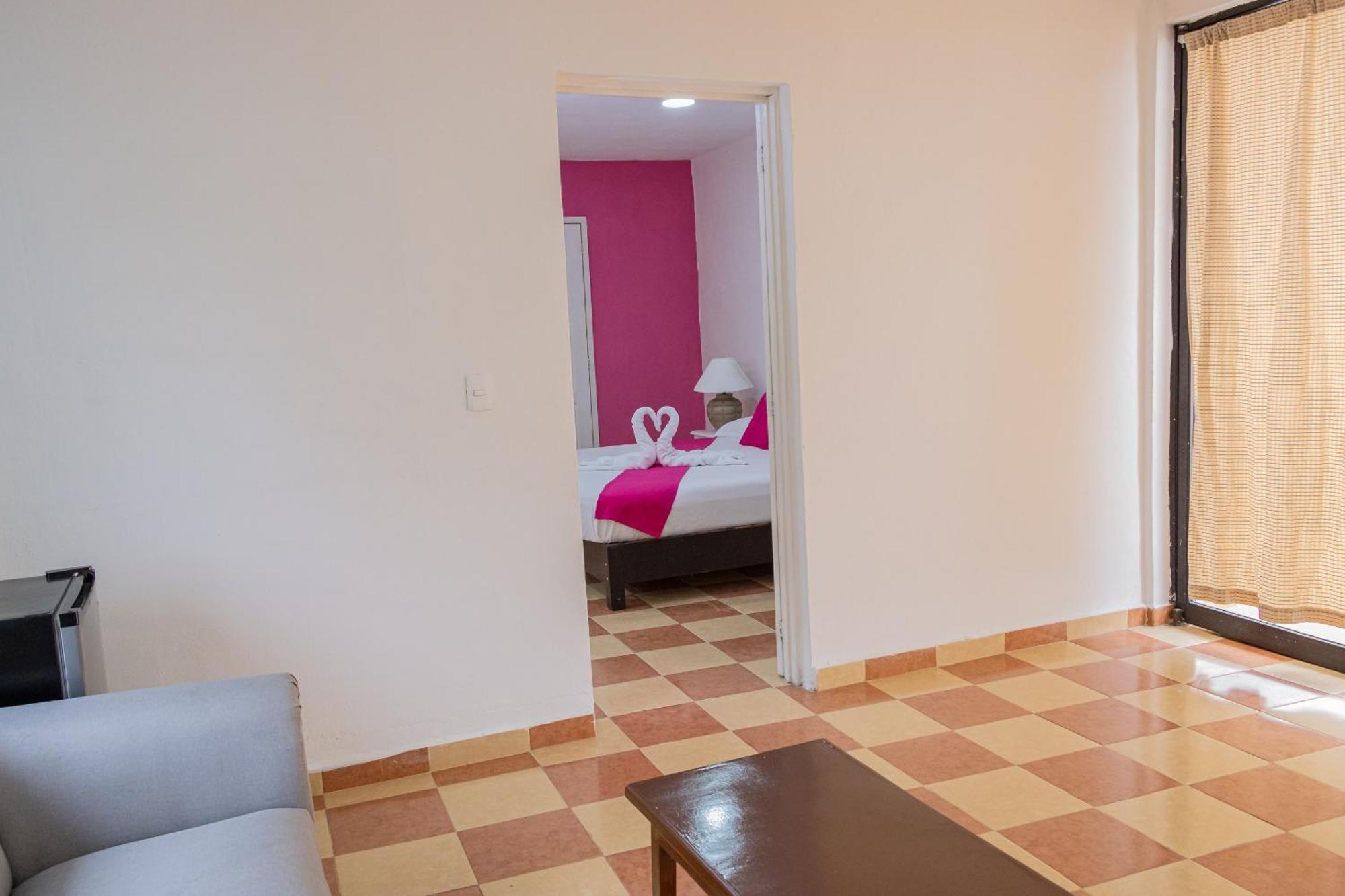 Oyo Hotel Marias,Aeropuerto Internacional De Четумал Екстериор снимка