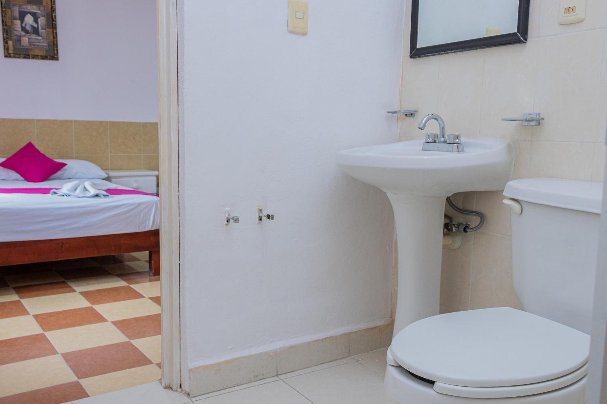 Oyo Hotel Marias,Aeropuerto Internacional De Четумал Екстериор снимка