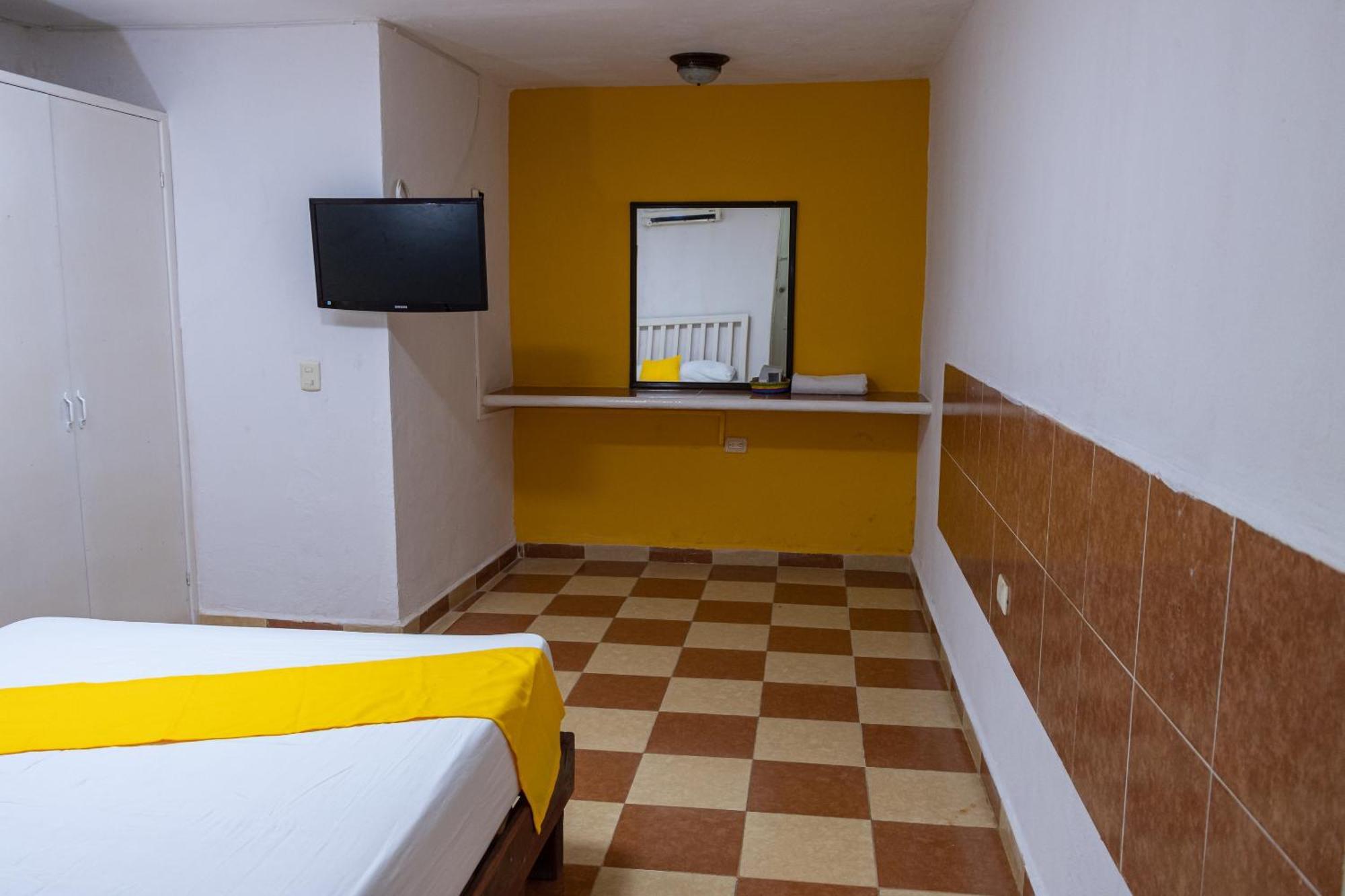 Oyo Hotel Marias,Aeropuerto Internacional De Четумал Екстериор снимка