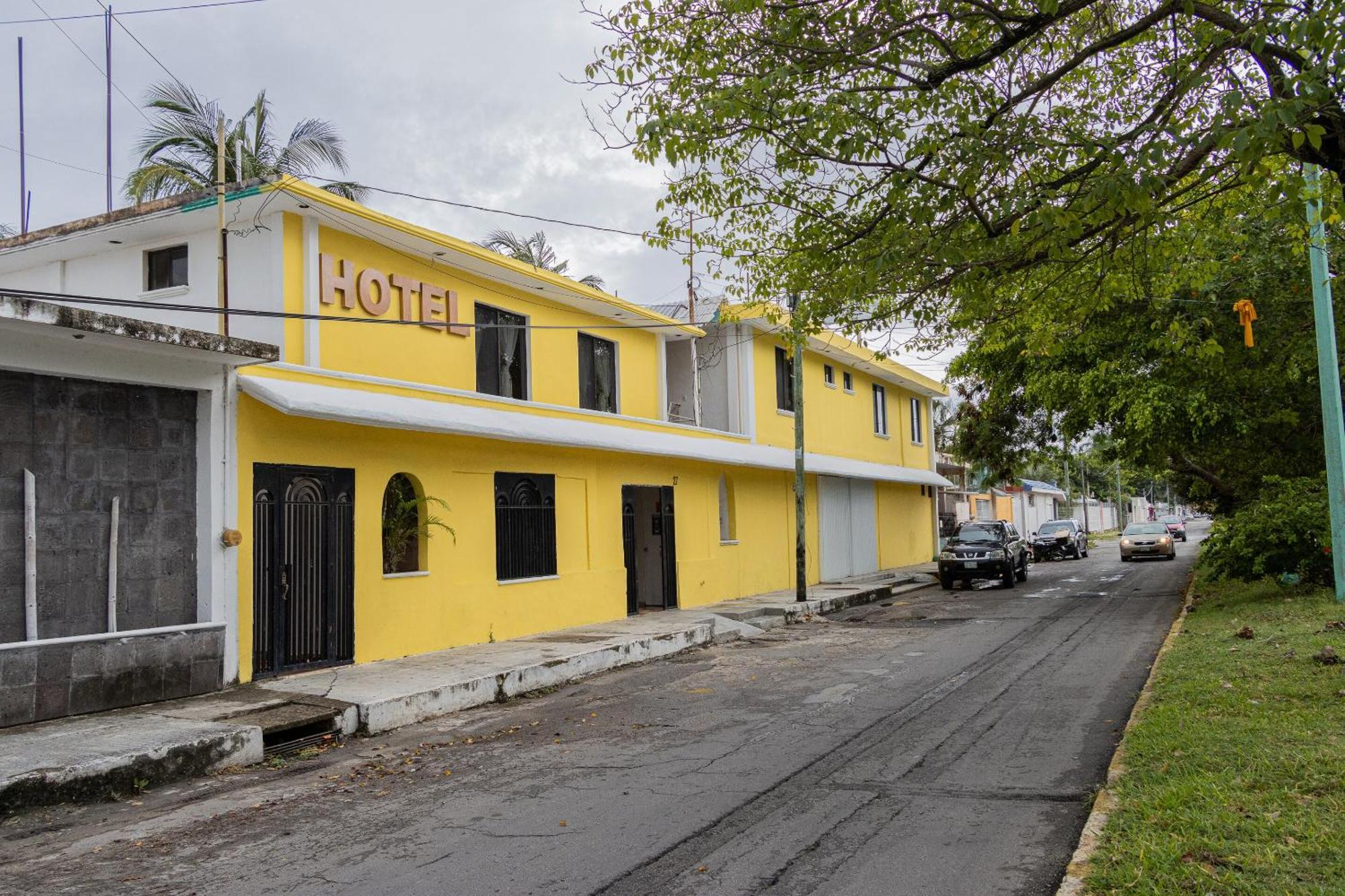 Oyo Hotel Marias,Aeropuerto Internacional De Четумал Екстериор снимка