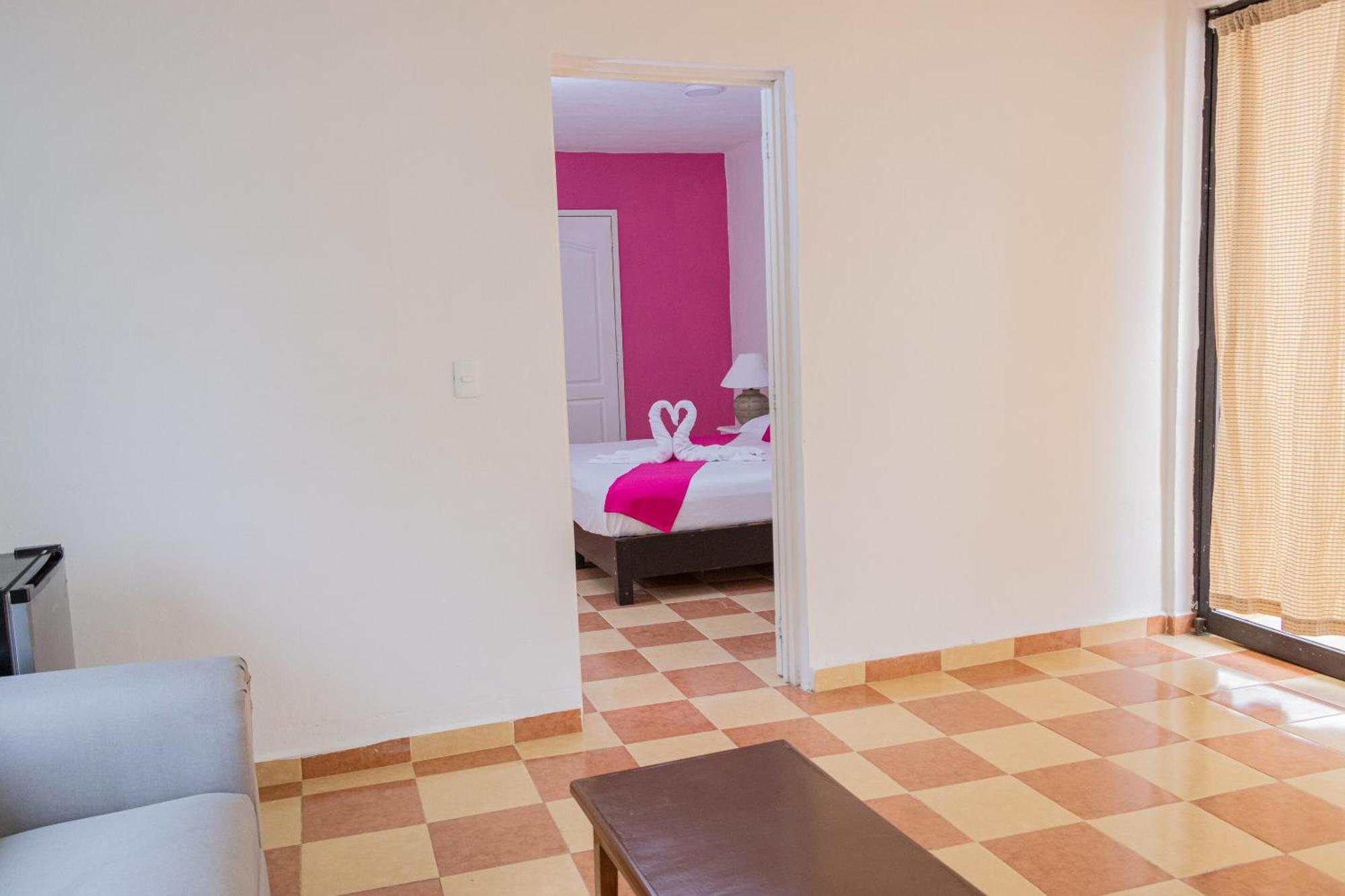 Oyo Hotel Marias,Aeropuerto Internacional De Четумал Екстериор снимка
