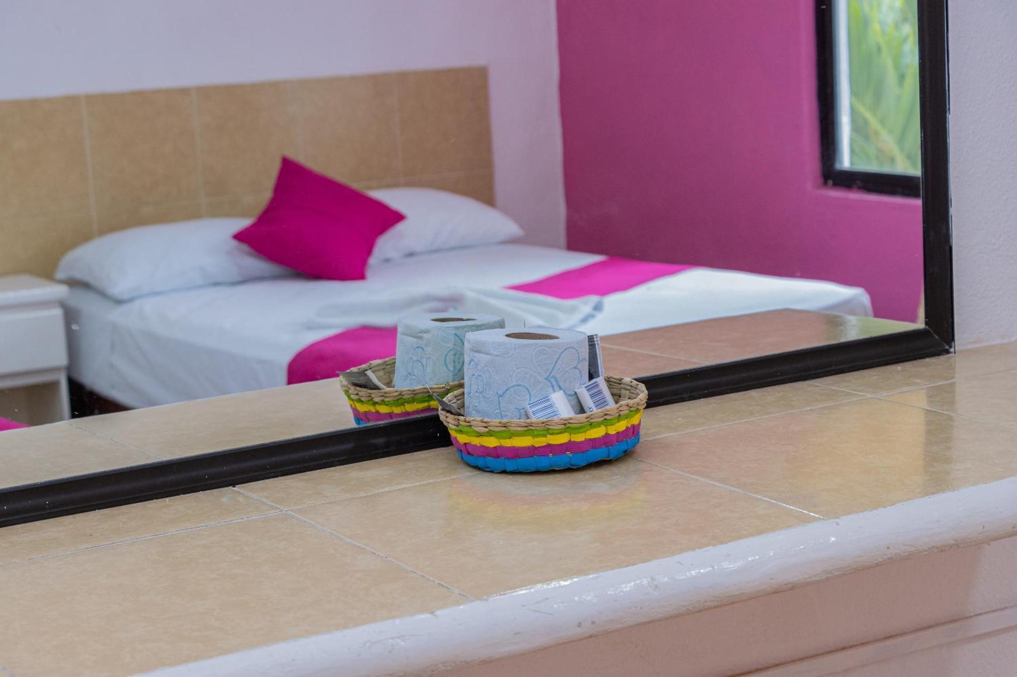 Oyo Hotel Marias,Aeropuerto Internacional De Четумал Екстериор снимка