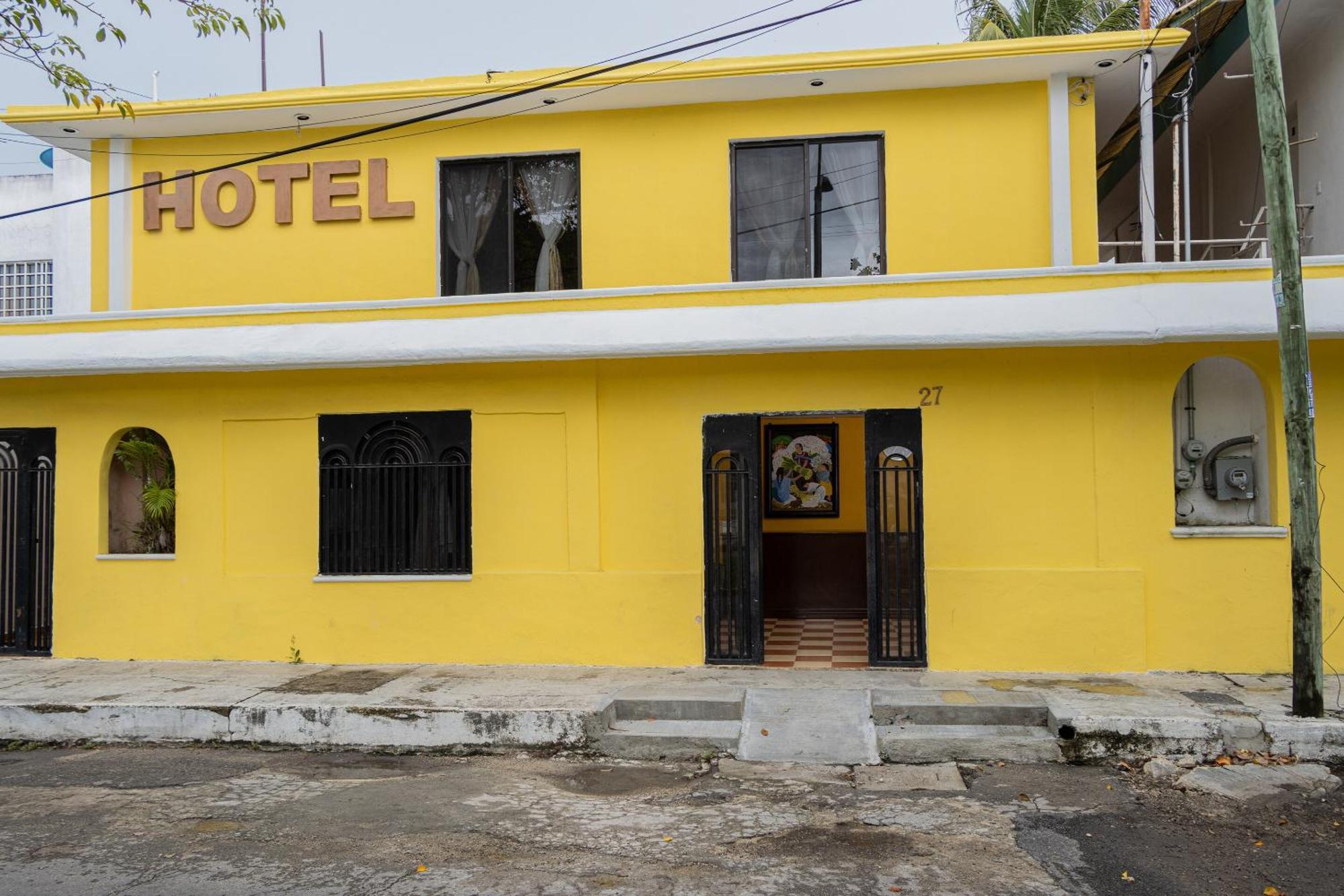 Oyo Hotel Marias,Aeropuerto Internacional De Четумал Екстериор снимка