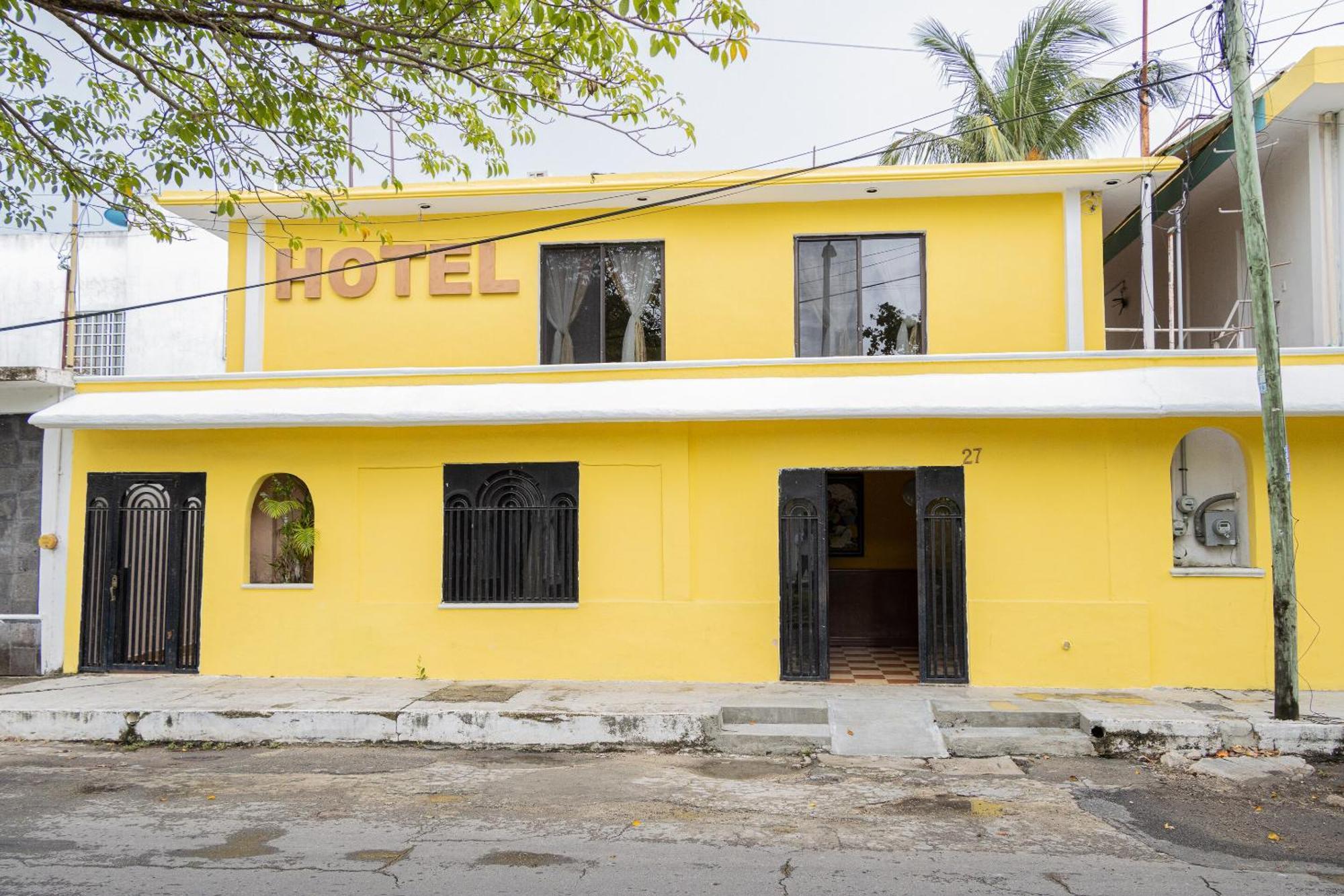 Oyo Hotel Marias,Aeropuerto Internacional De Четумал Екстериор снимка