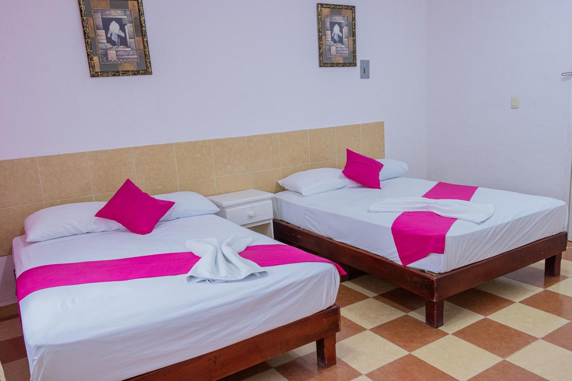 Oyo Hotel Marias,Aeropuerto Internacional De Четумал Екстериор снимка